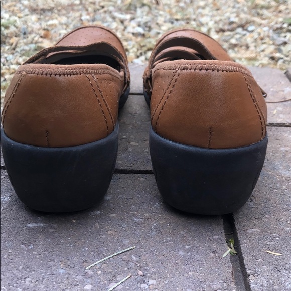 SOLD! EASY SPIRIT Brown Double Strap MJ Pumps. - Picture 5 of 8